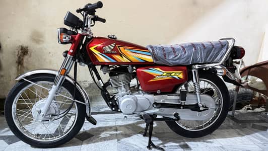 Honda cg 125 2026 brand new 10/10 condition only 1200 k/m use