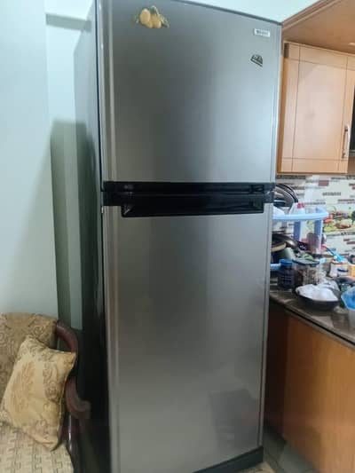 fridge bilkul new jesa hy ziada use nhi howa
