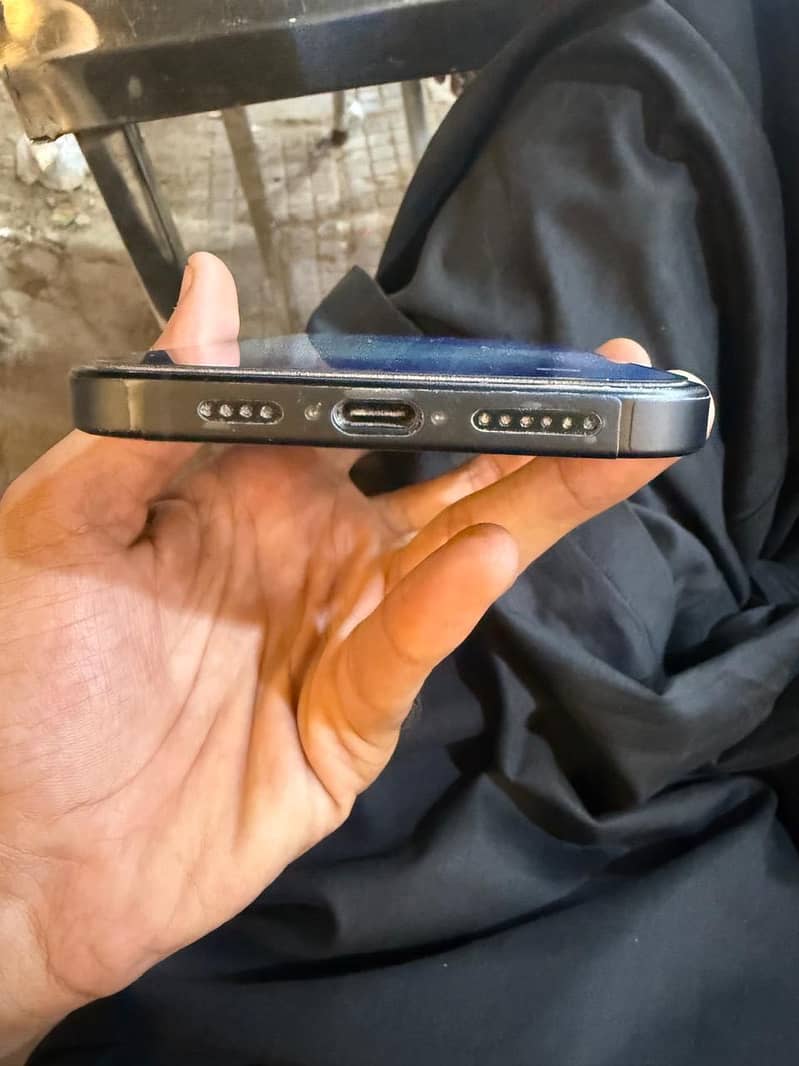 Apple iPhone 16 Plus 1