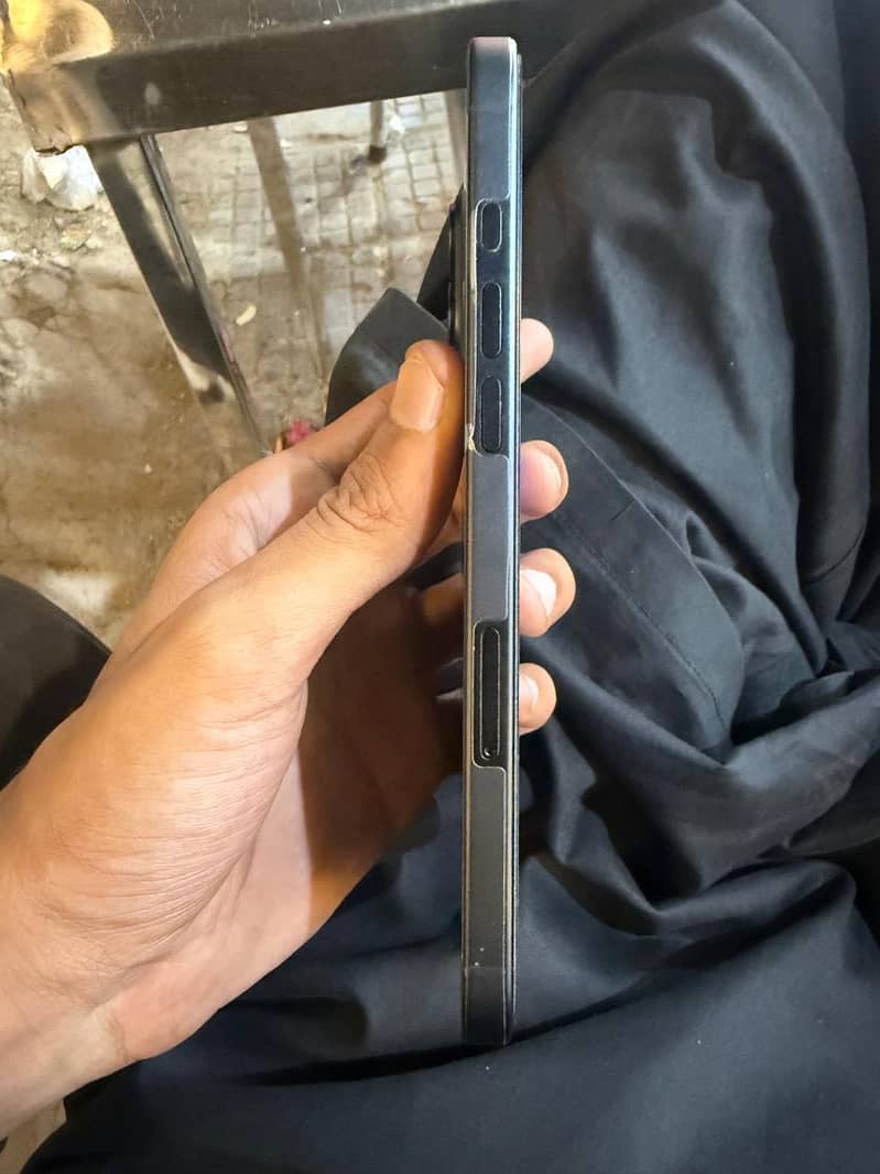 Apple iPhone 16 Plus 3
