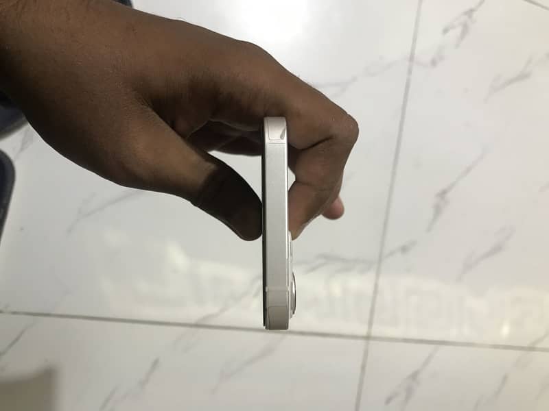 Apple iPhone 13 3