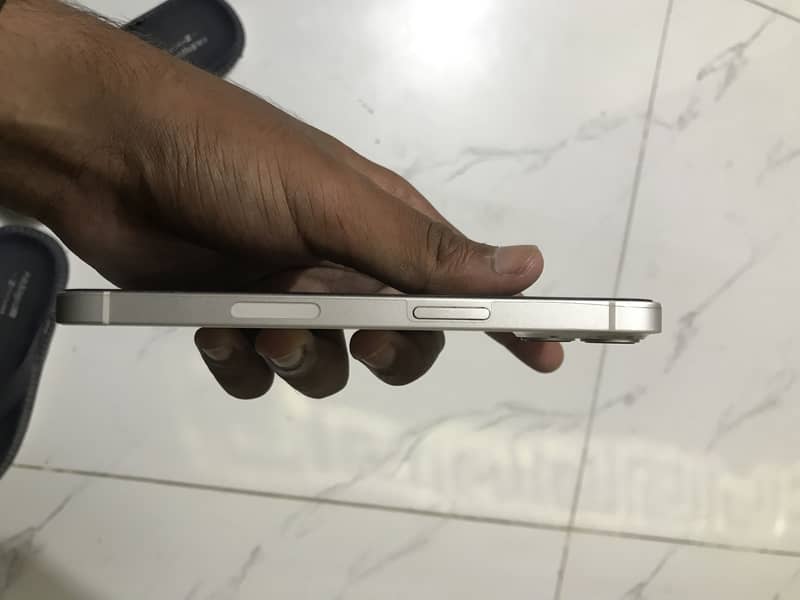 Apple iPhone 13 6