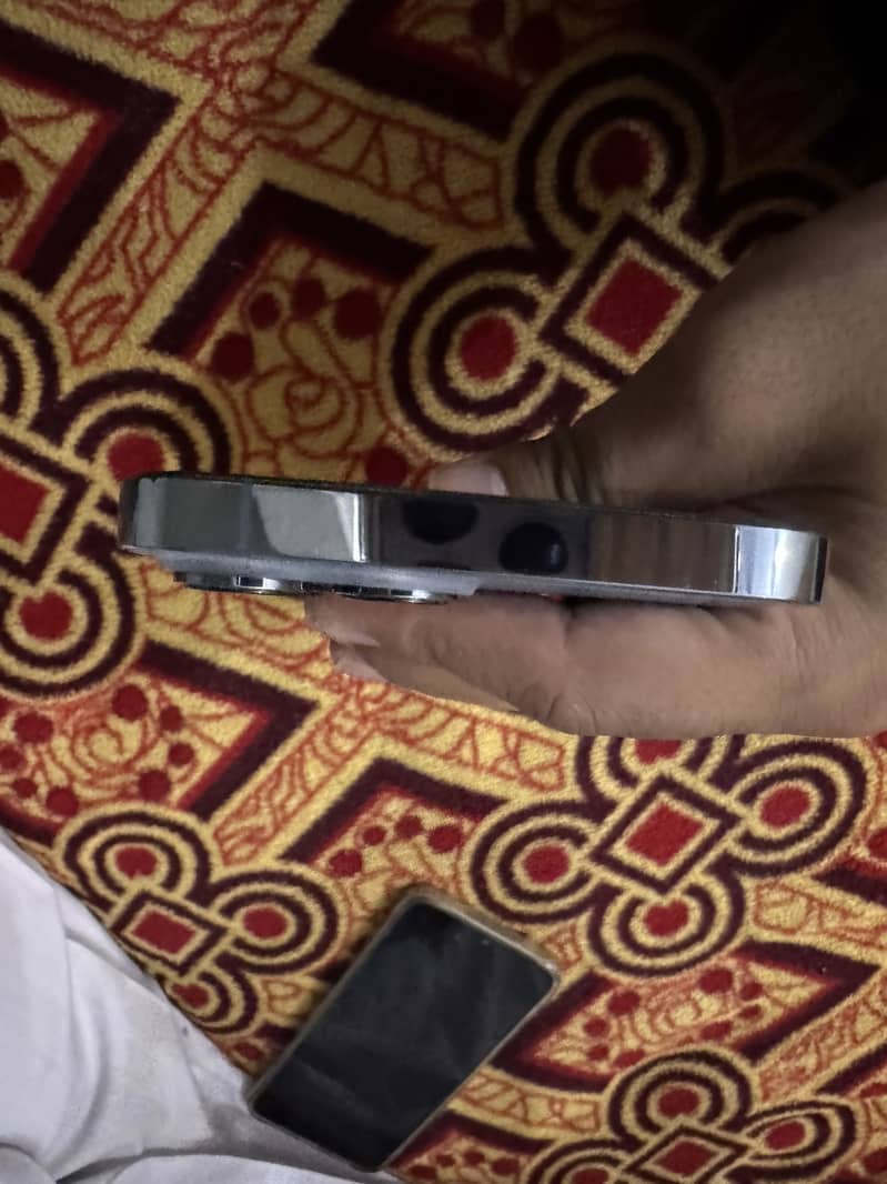 Apple iPhone 13 Pro Max 2