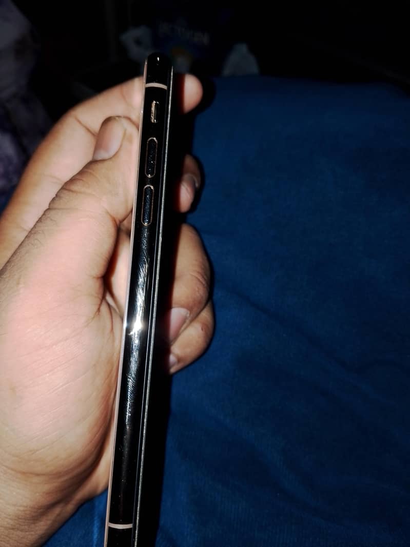 Apple iPhone XS 1
