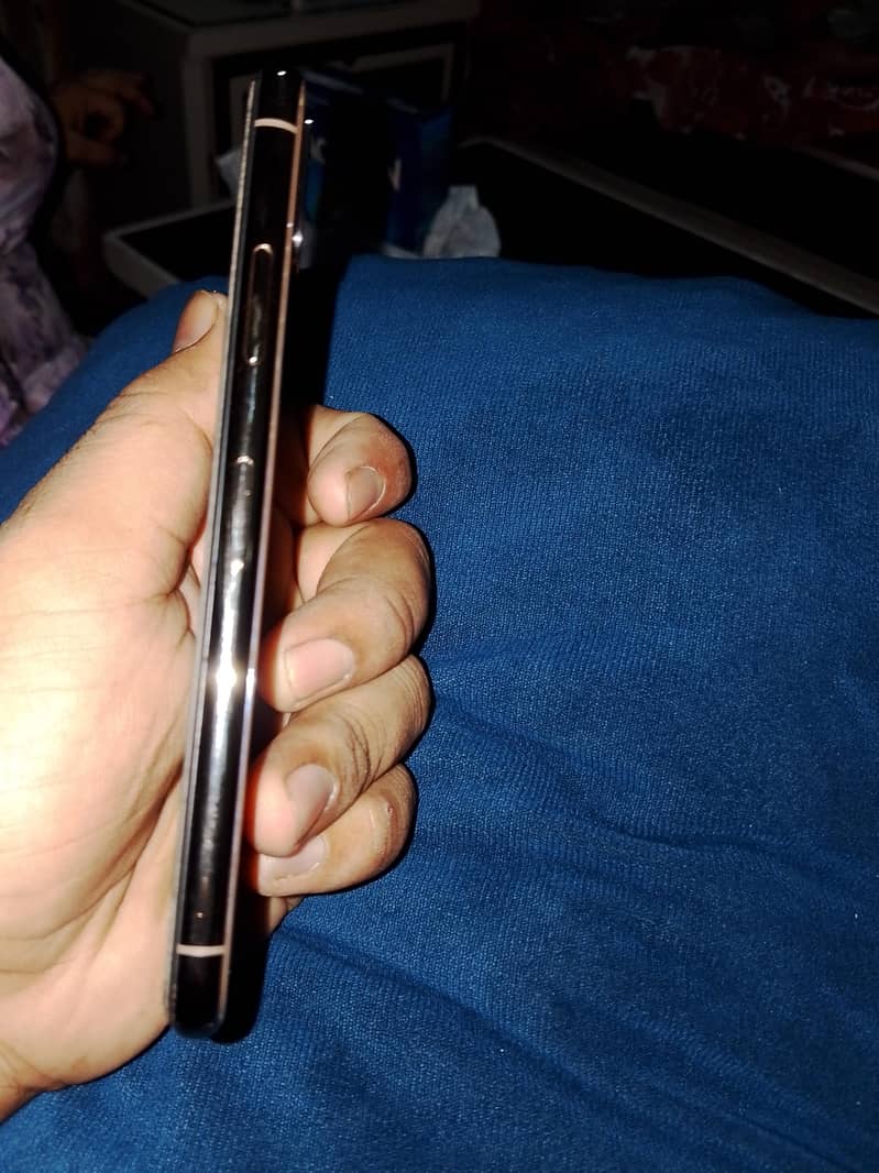 Apple iPhone XS 3