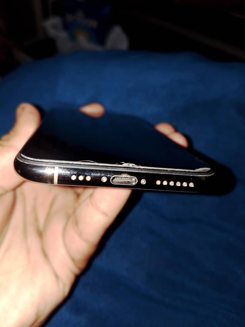 Apple iPhone XS 4