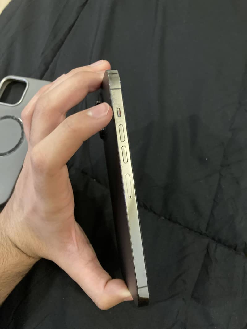 Apple iPhone 13 Pro Max 2