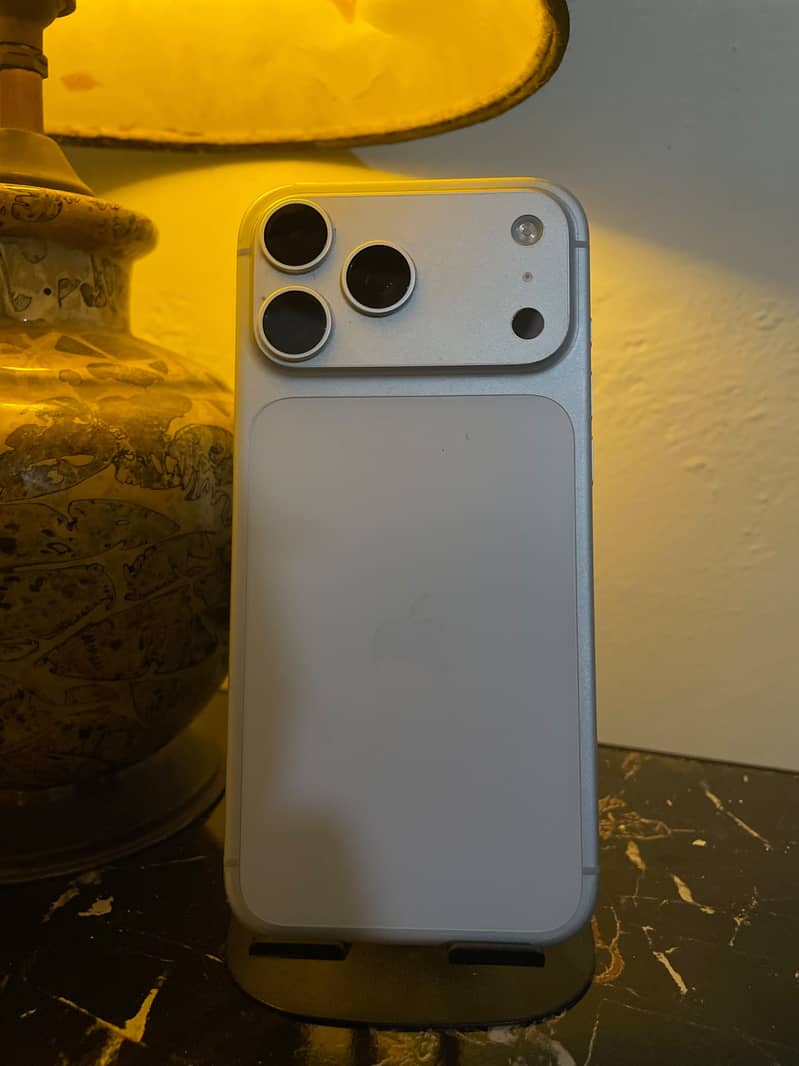 Apple iPhone 17 Pro Max 0