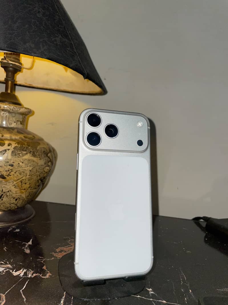 Apple iPhone 17 Pro Max 3