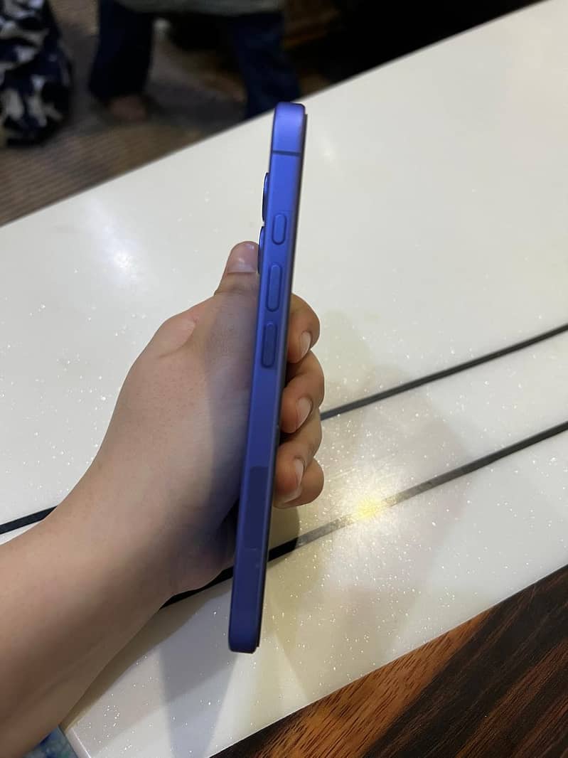 Apple iPhone 16 0