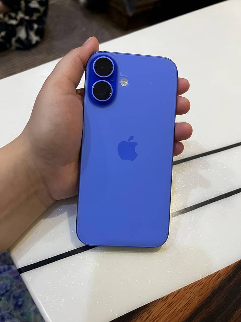 Apple iPhone 16 1