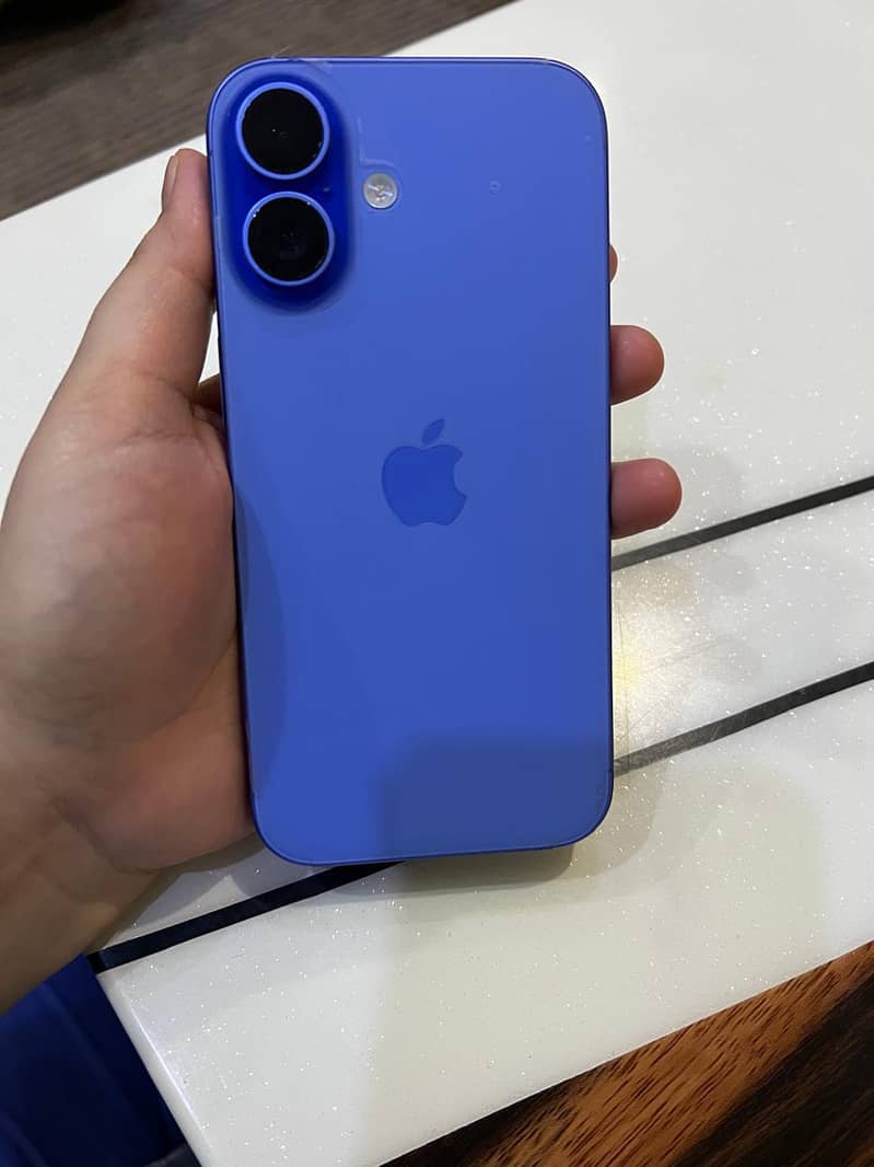 Apple iPhone 16 2
