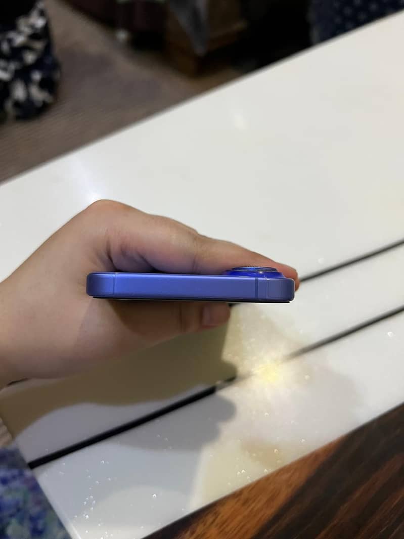 Apple iPhone 16 4