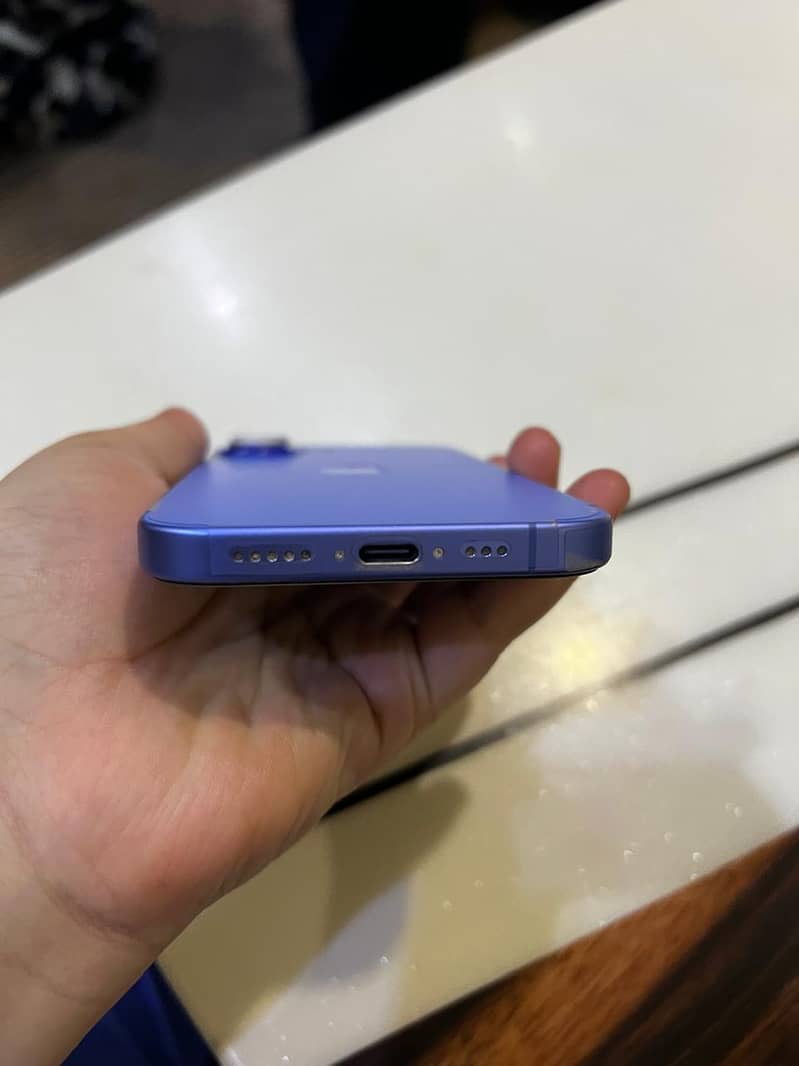 Apple iPhone 16 5