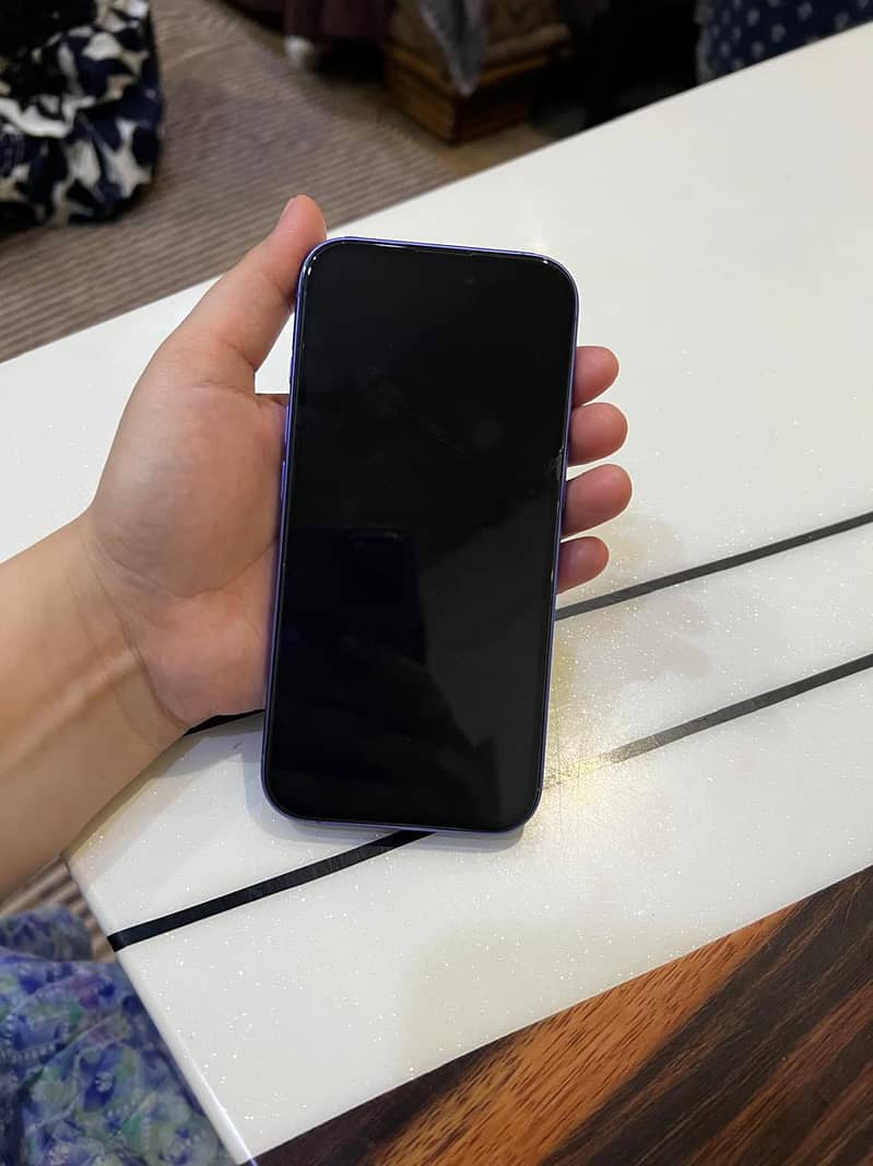 Apple iPhone 16 6