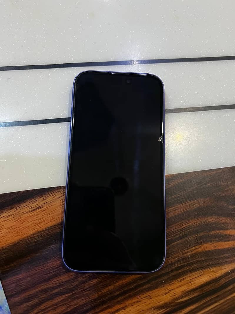 Apple iPhone 16 7