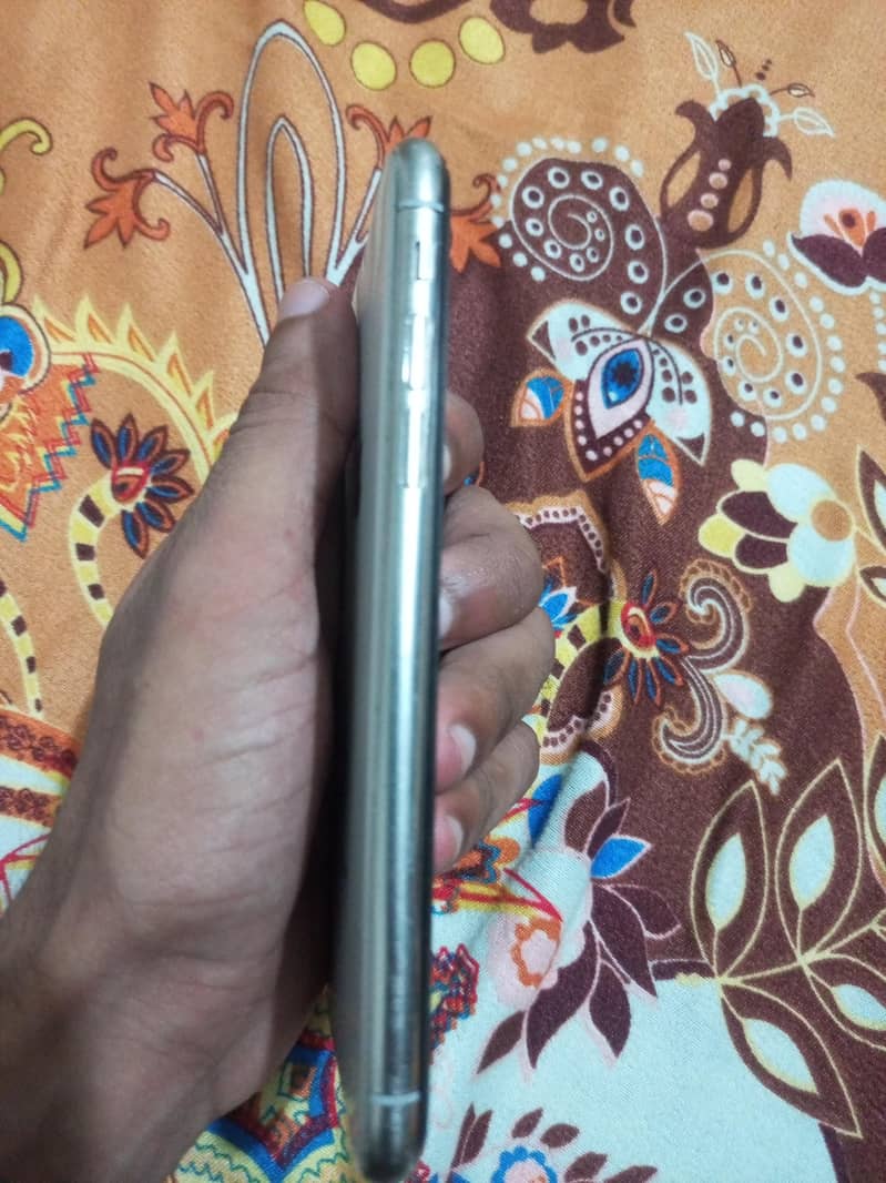 Apple iPhone X 3