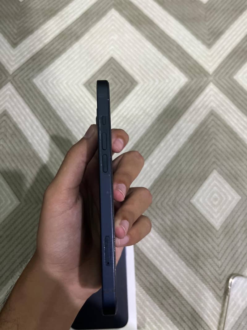 Apple iPhone 13 2