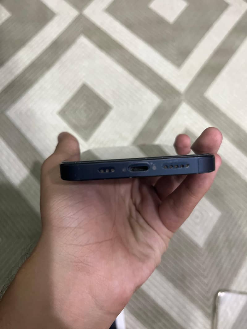 Apple iPhone 13 5