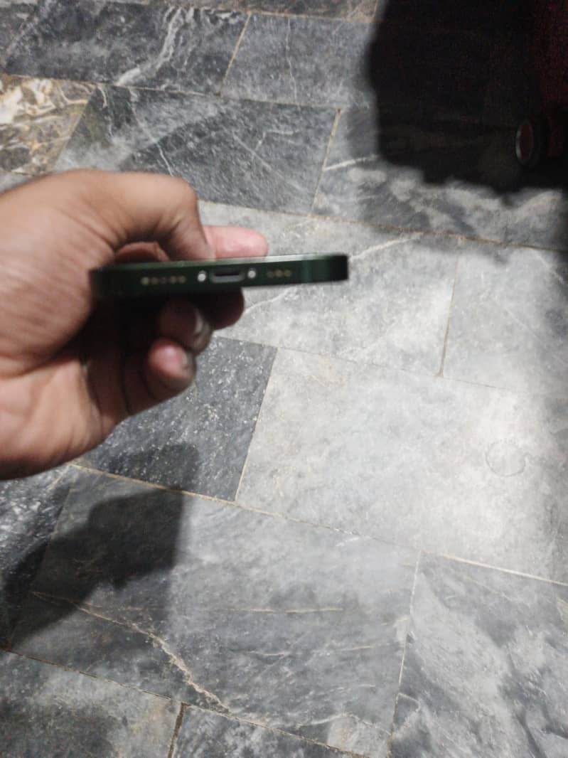 Apple iPhone 13 3