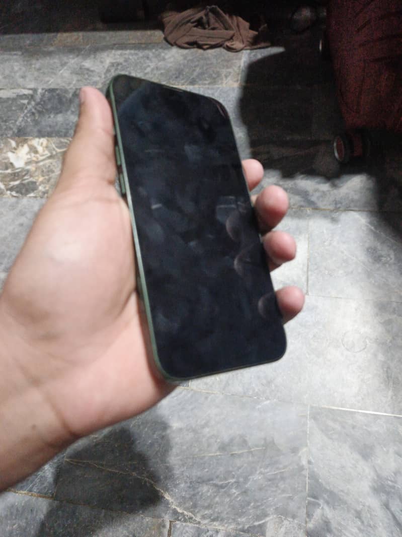 Apple iPhone 13 5