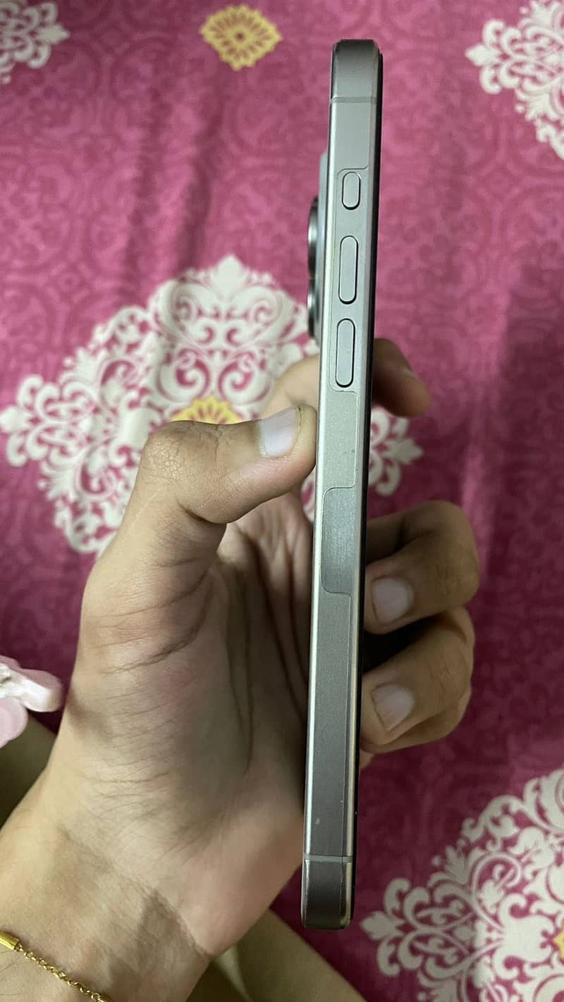 Apple iPhone 15 Pro Max 0