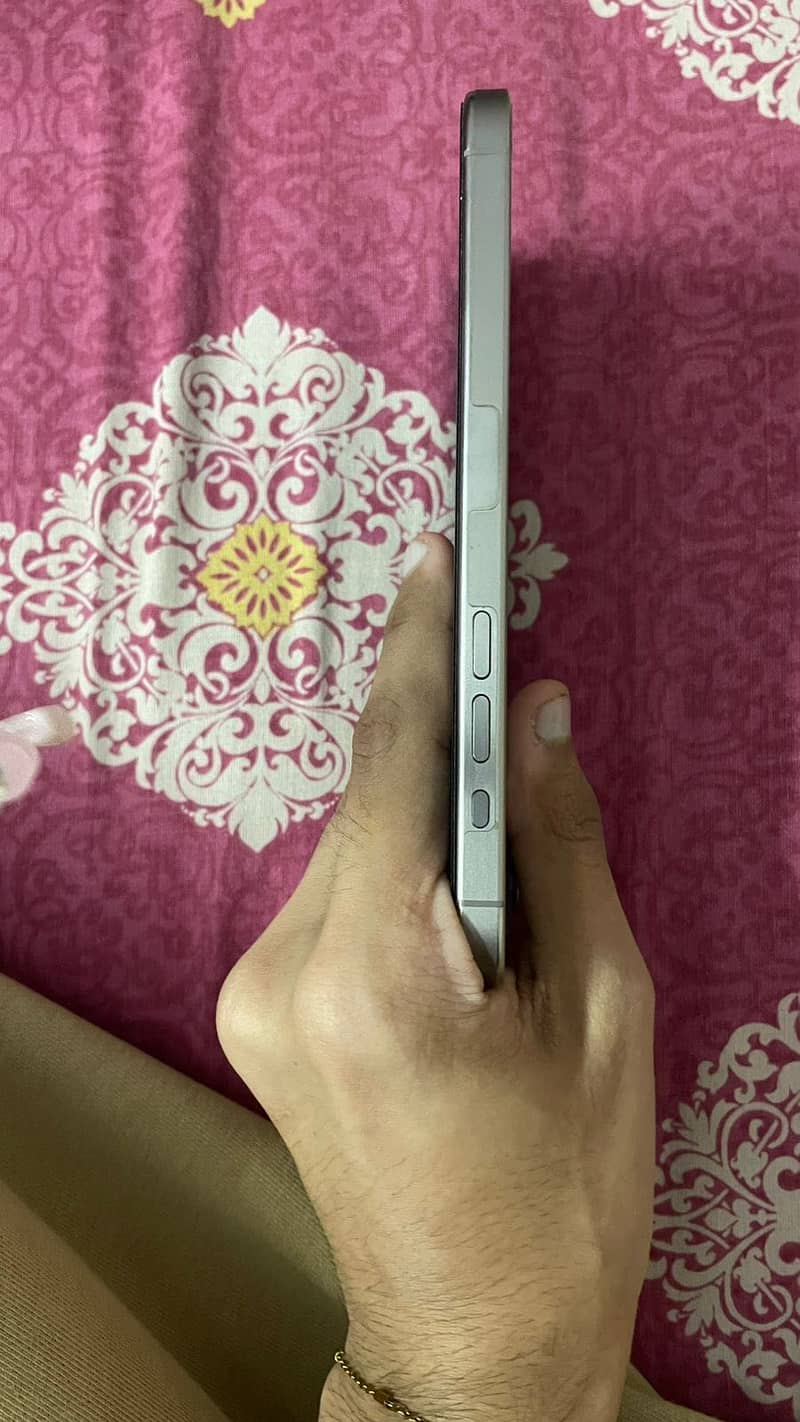 Apple iPhone 15 Pro Max 2