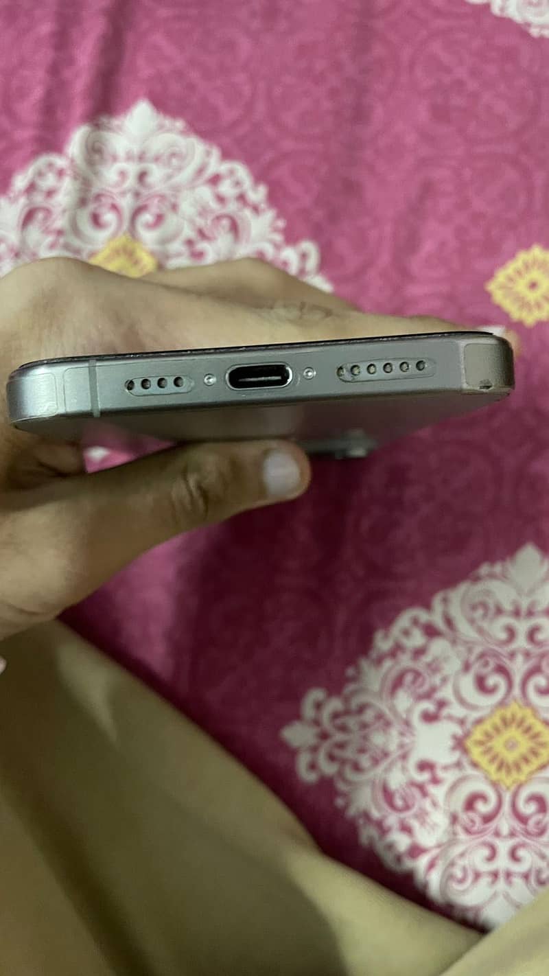 Apple iPhone 15 Pro Max 3