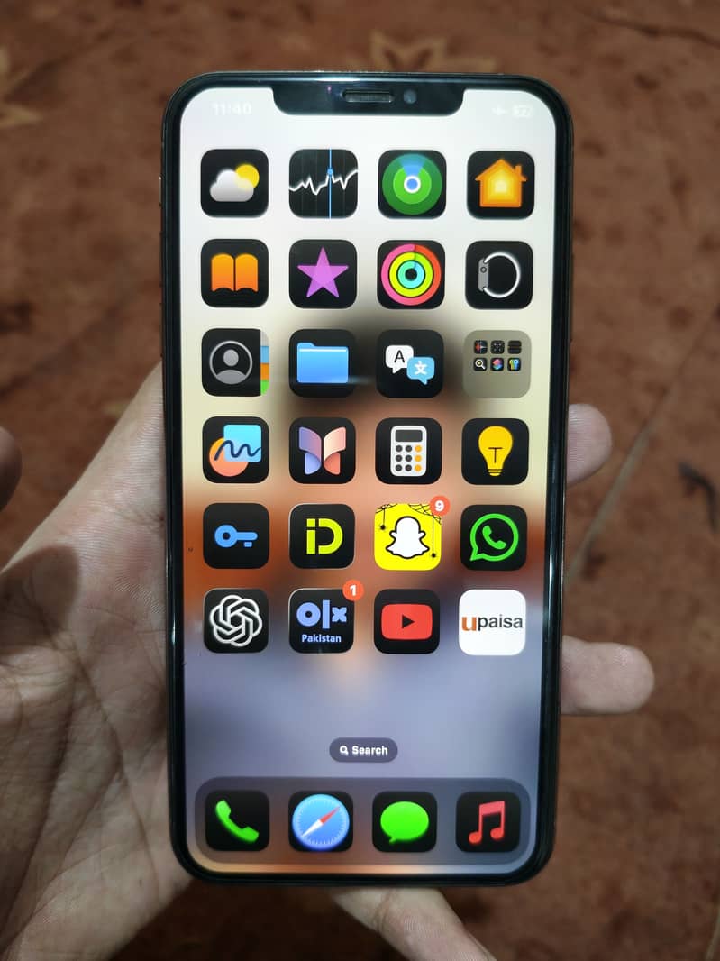 Apple iPhone XS Max 4