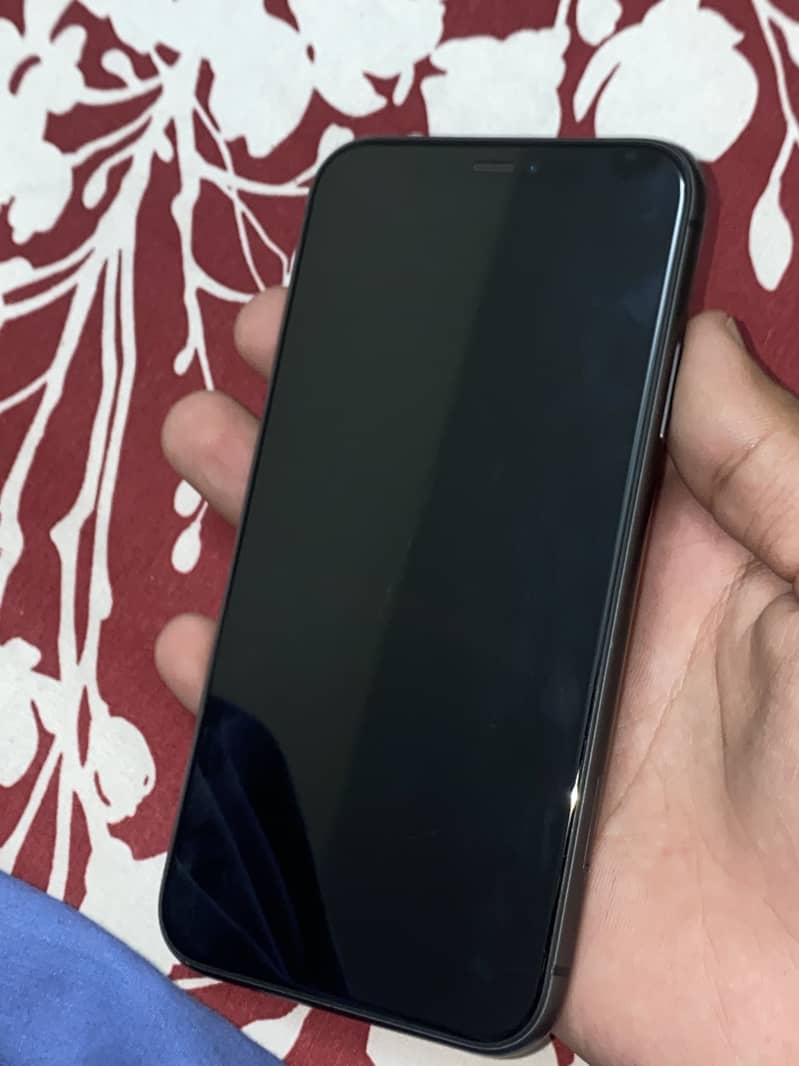 Apple iPhone 11 4