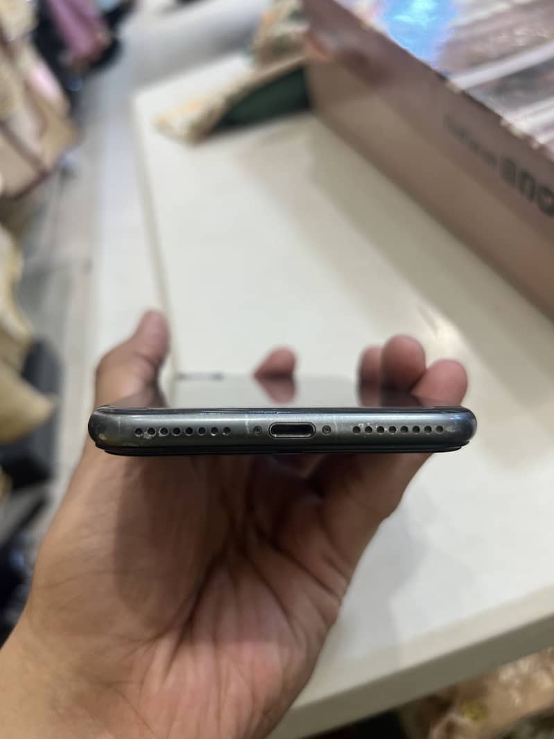 Apple iPhone 8 Plus 1