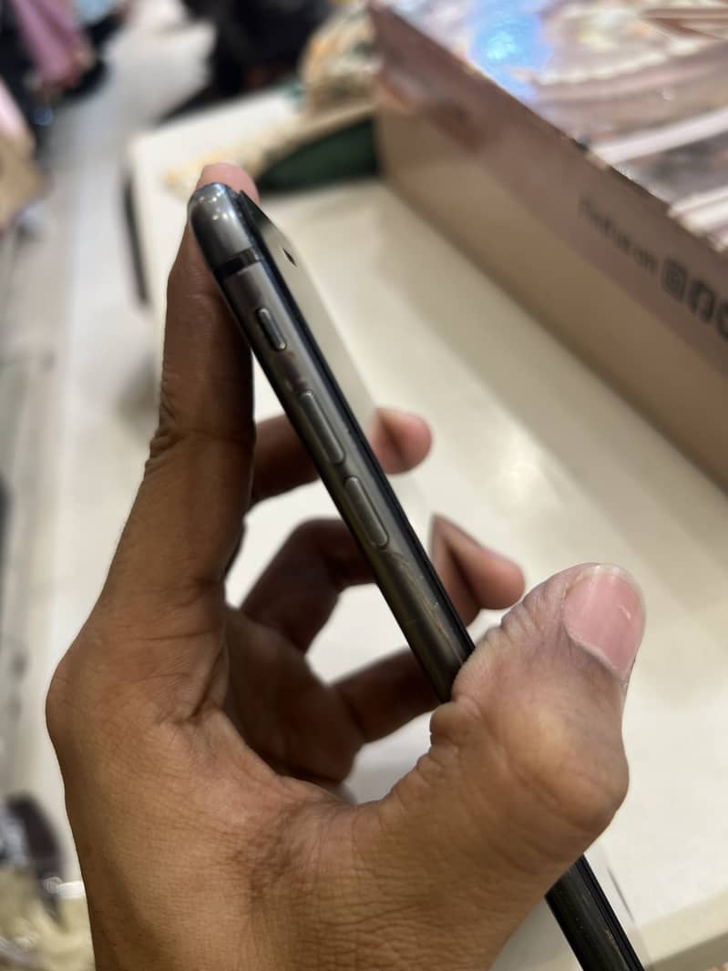 Apple iPhone 8 Plus 2