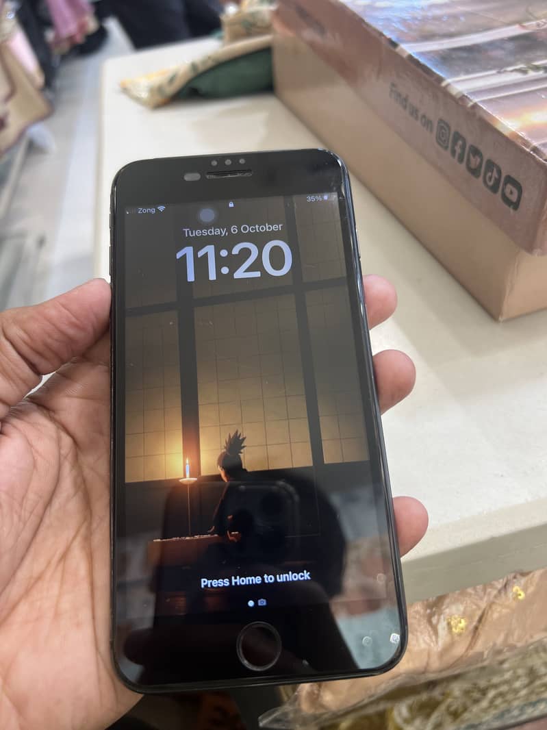 Apple iPhone 8 Plus 3