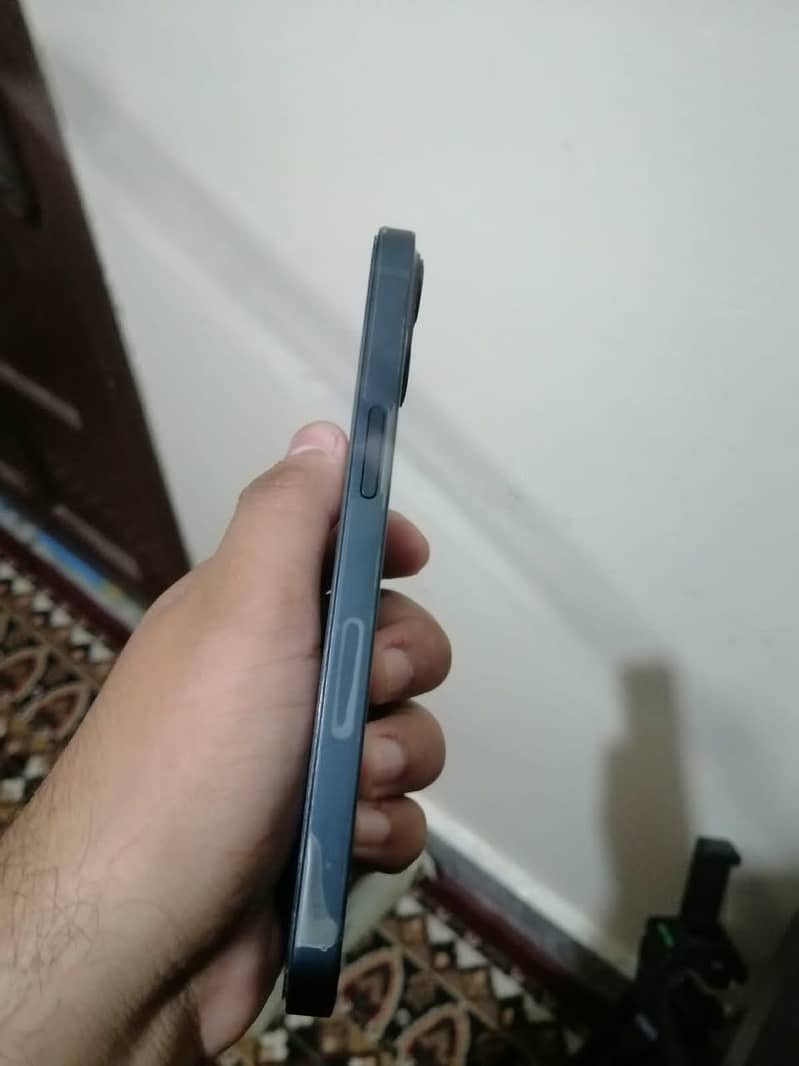 Apple iPhone 13 1