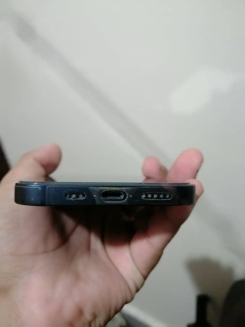 Apple iPhone 13 2