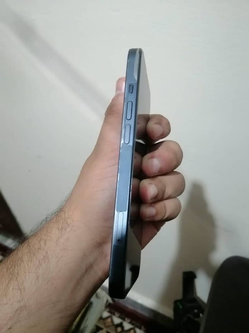 Apple iPhone 13 5