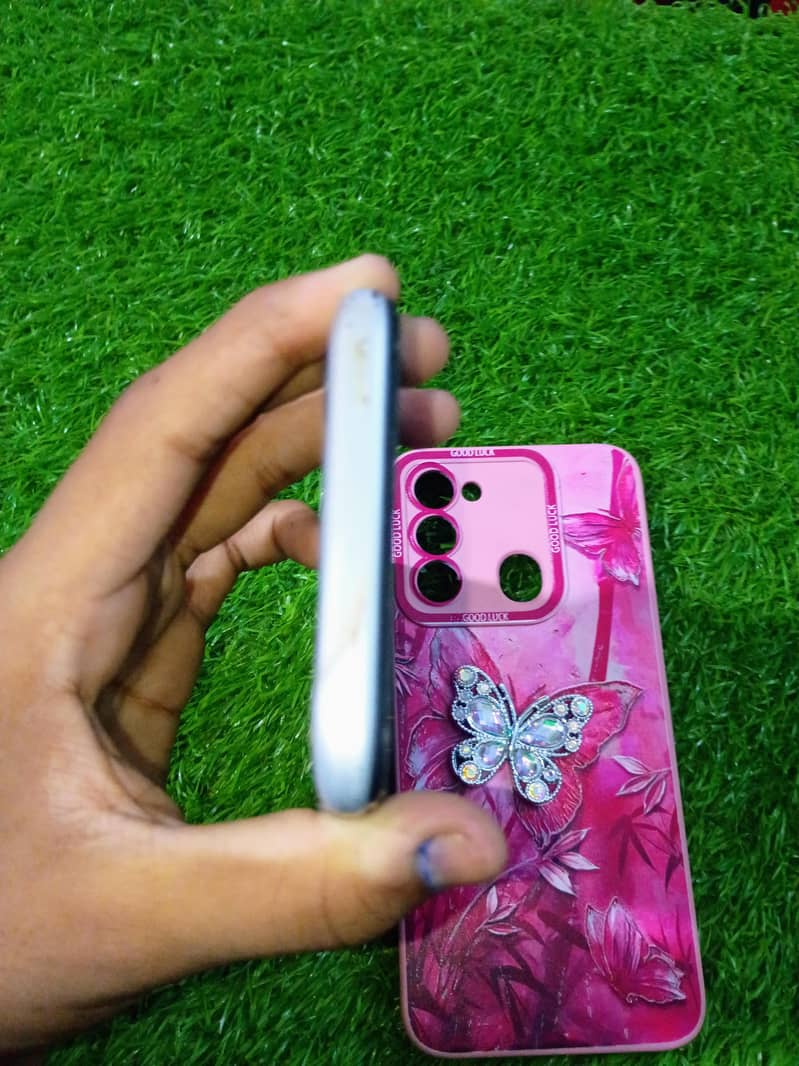 Tecno Spark 8C 3