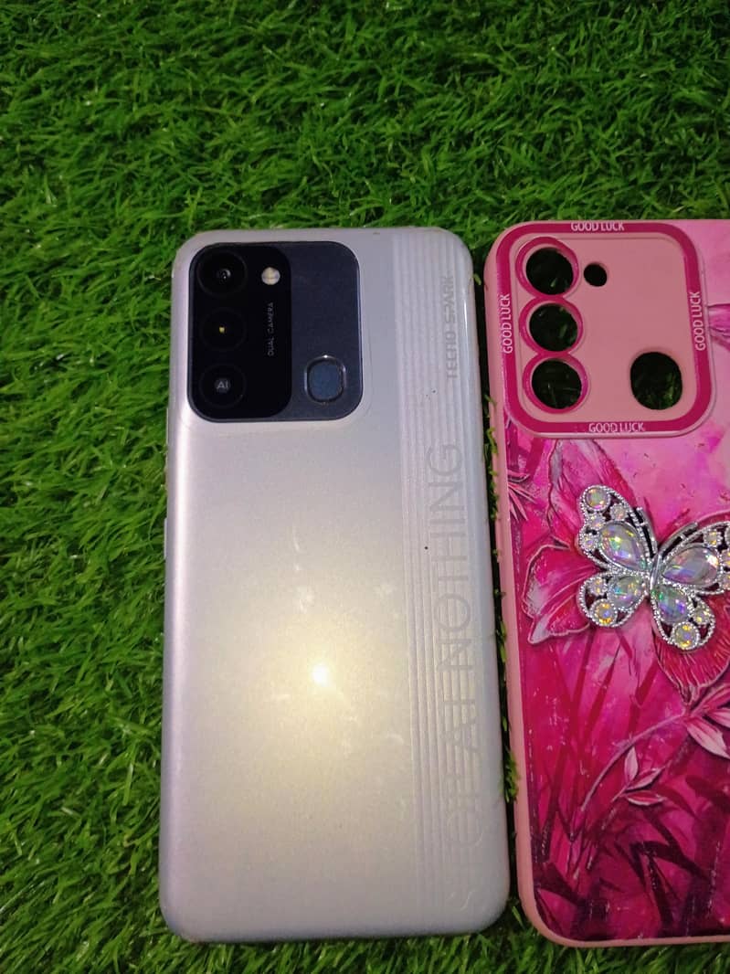 Tecno Spark 8C 4