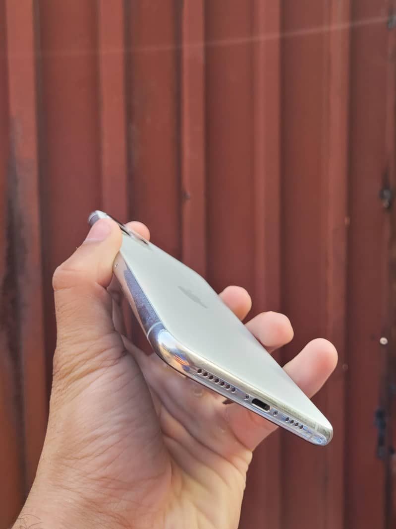 Apple iPhone 11 Pro Max 3