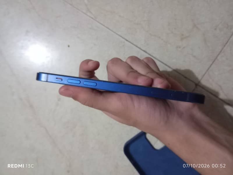 Apple iPhone 12 4