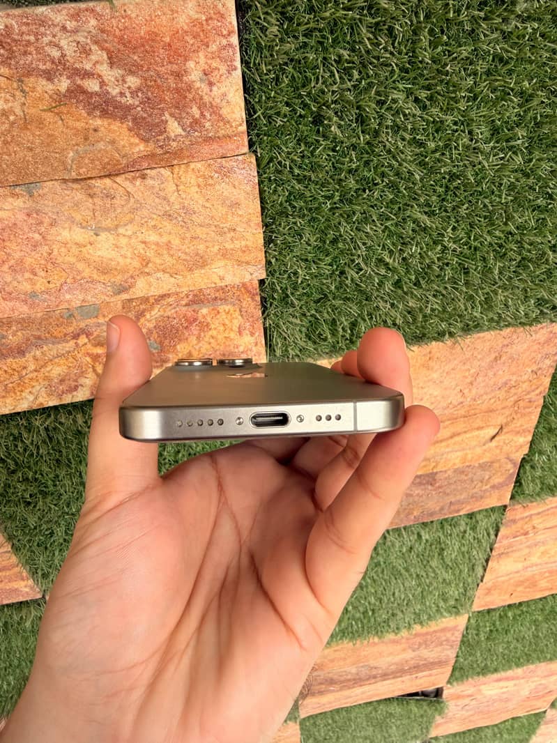 Apple iPhone 15 Pro 2