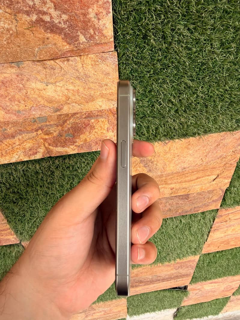 Apple iPhone 15 Pro 3