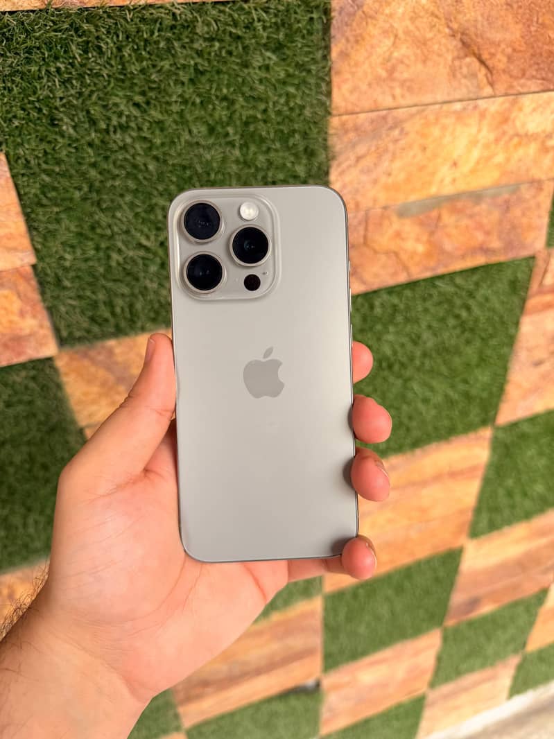 Apple iPhone 15 Pro 4