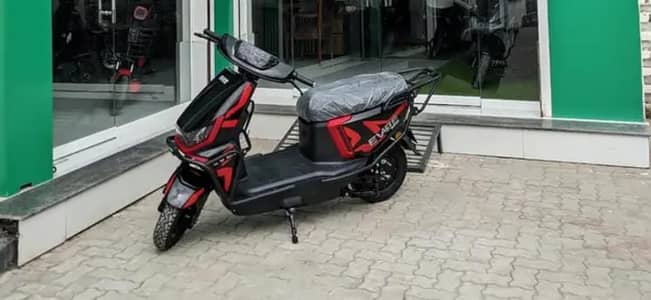 Evee GenZ Scooty with Safeguard Brand New Fresh Scooty few days Used!!