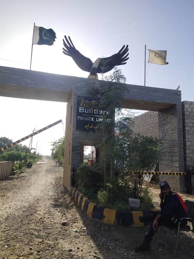 I Am selling my 80sq plot in Gulsion e Zia Altaf Nagar Oranghi twon