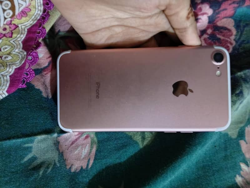 Apple iPhone 7 0