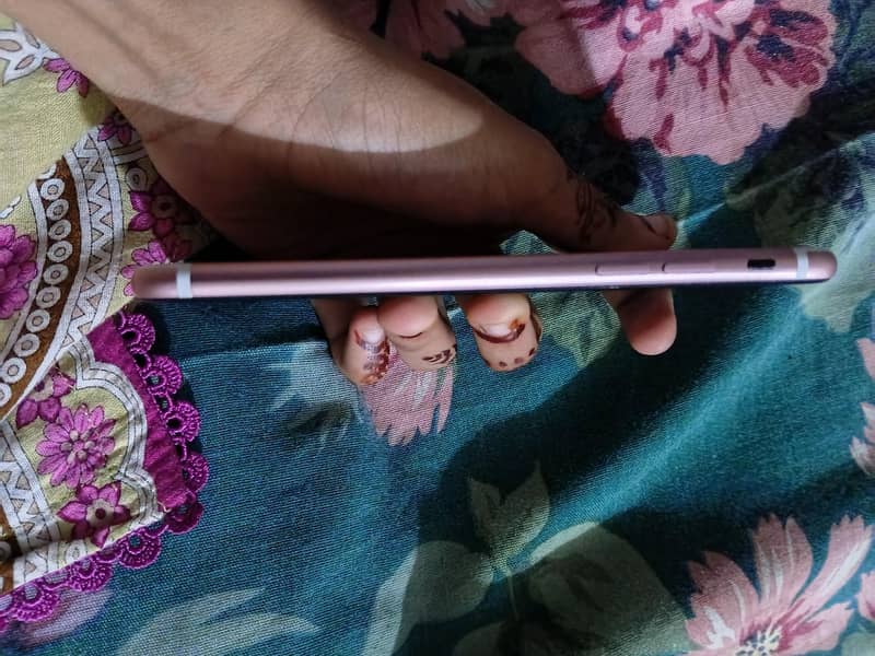 Apple iPhone 7 1