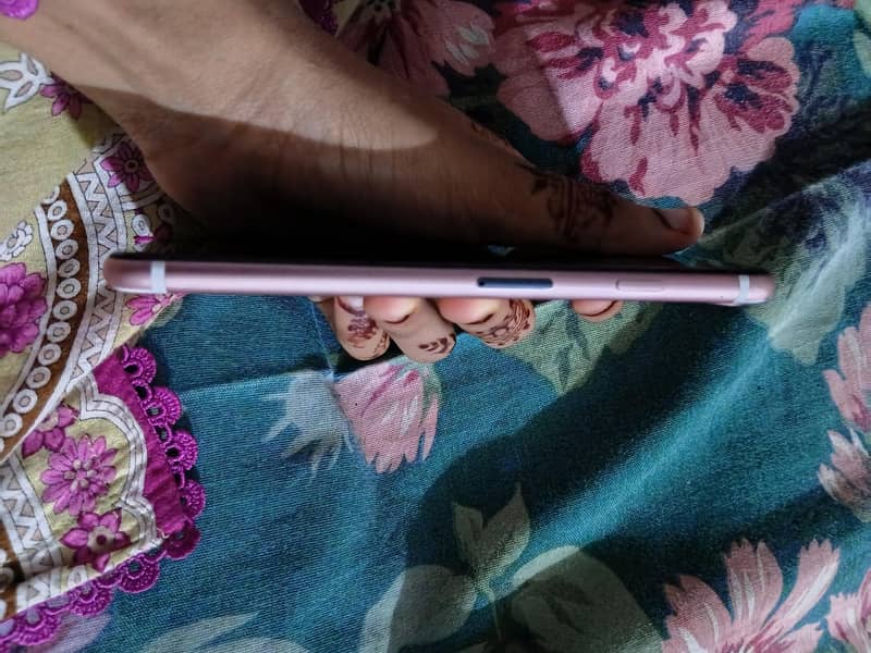 Apple iPhone 7 2