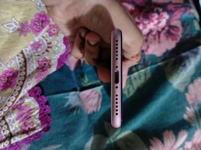 Apple iPhone 7 4