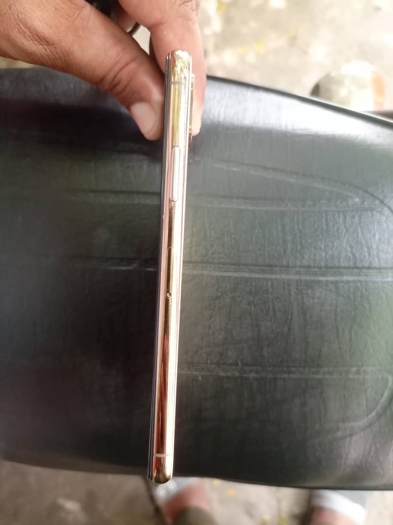 Apple iPhone XS 3